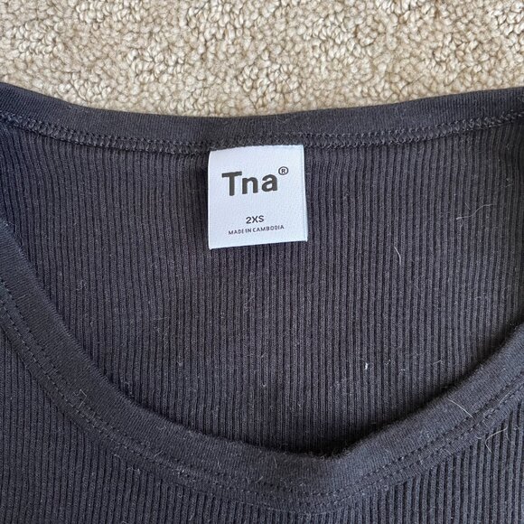 Aritzia TNA Black Tank Top Cotton Ribbed Round Neck Cropped Raw Edge Size 2XS - Picture 2 of 4
